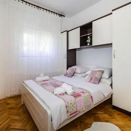 In With Sea Views Tatil Evi Rovanjska