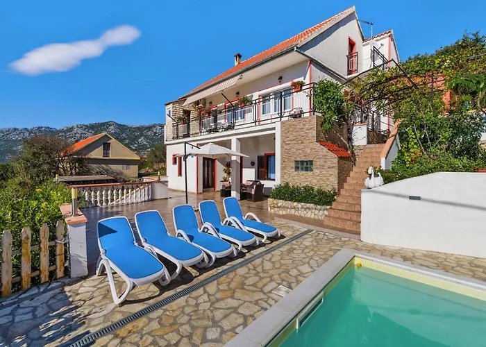 Holiday home In With Sea Views *