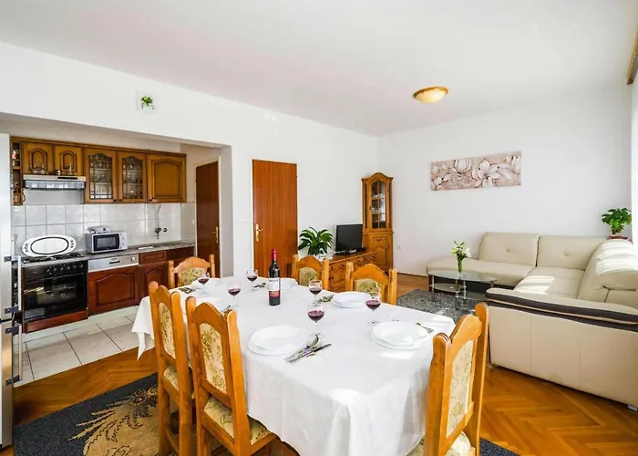 In With Sea Views Holiday home